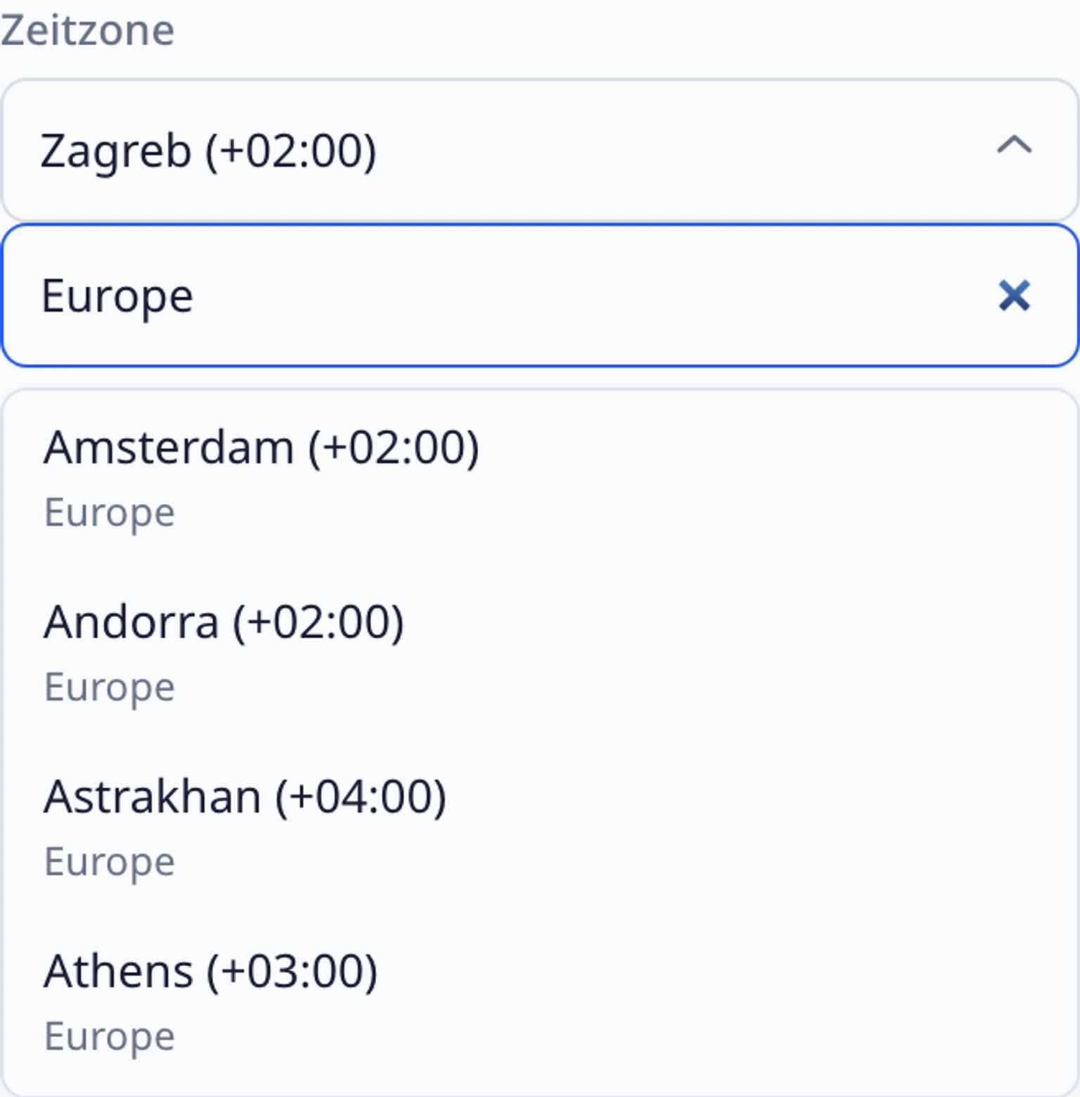 Einen Termin im Website-Widget buchen: Tag, Uhrzeit und Region auswählen, 3. Öffnen Sie die Zeitzonenauswahl und suchen Sie nach Region oder Stadt, zum Beispiel Zagreb. Wählen Sie den passenden Eintrag mit dem aktuellen Stundenunterschied, zum Beispiel Zagreb (+02:00).
