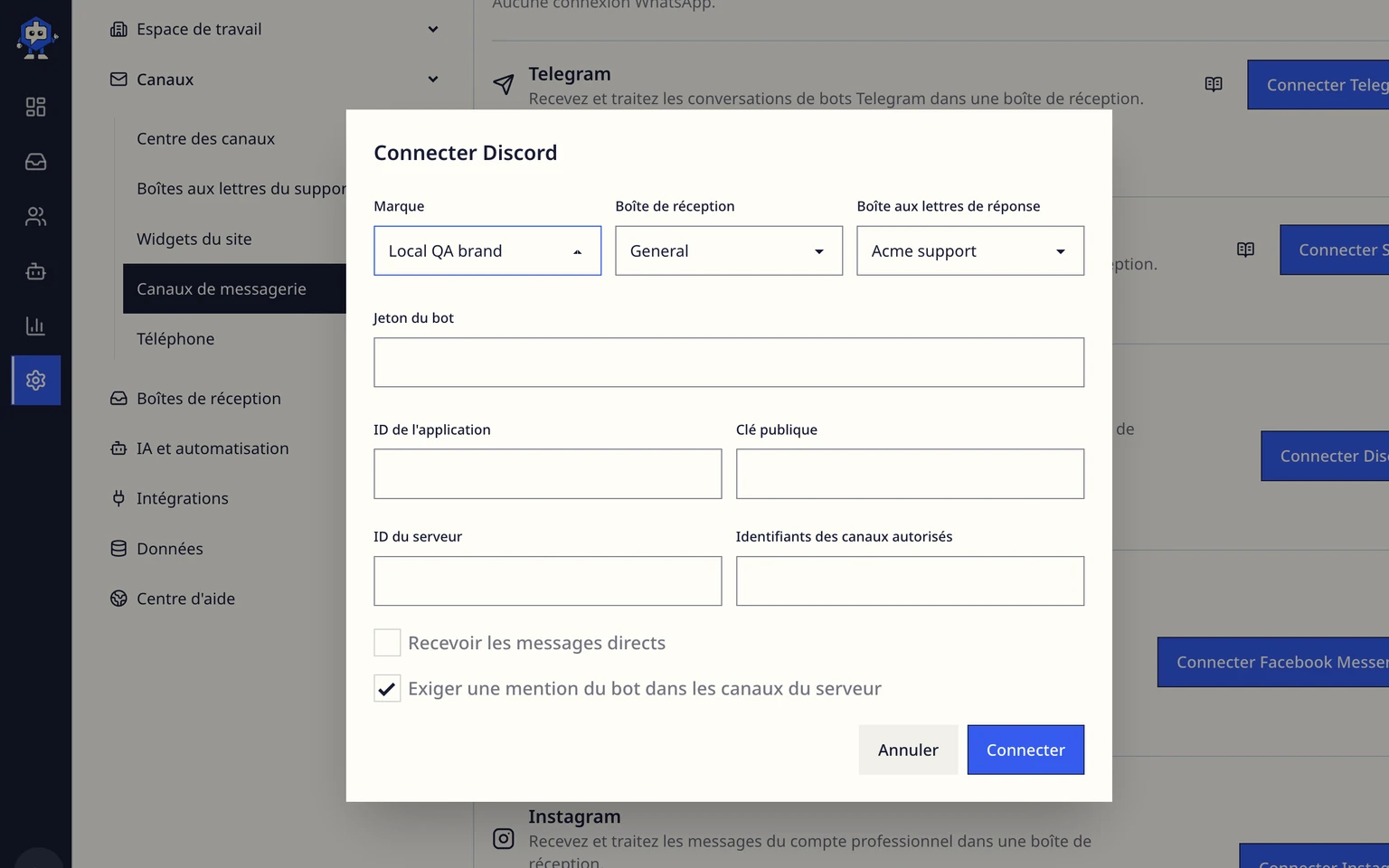 Connecter un canal d'assistance Discord: Connecter Discord et activer l'accès aux messages, 3. Saisissez le jeton du bot, l'ID de l'application, la clé publique, l'ID du serveur et les ID des canaux sélectionnés.