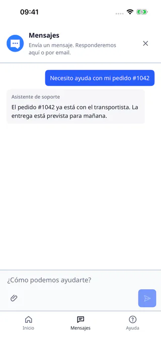 Pantalla de chat del SDK nativo de iOS de DobroDesk con un mensaje de soporte, compositor y navegación inferior